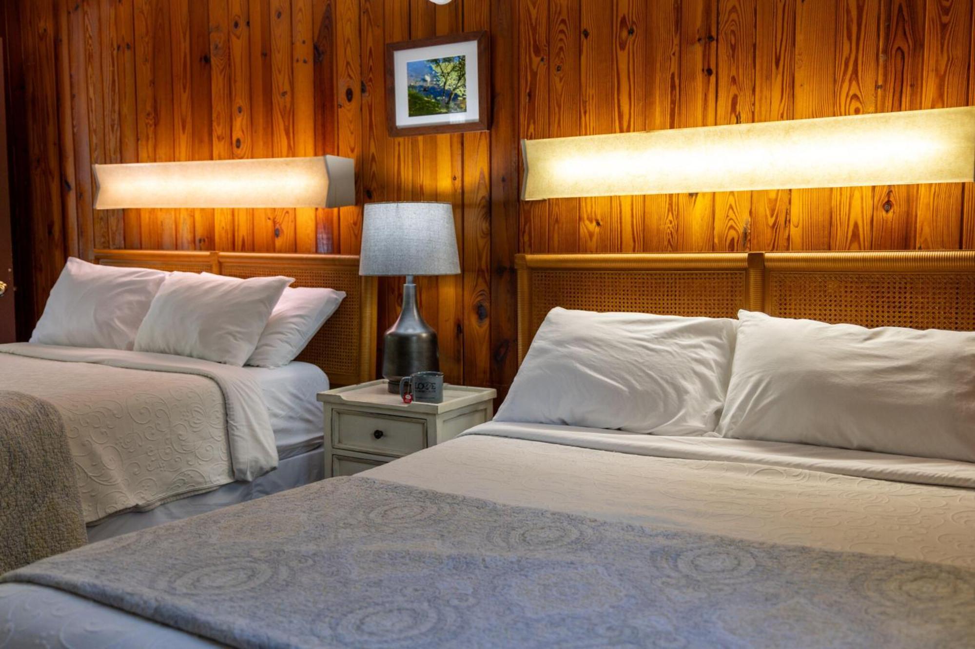 Mountainaire Inn And Log Cabins Блоуинг-Рок Экстерьер фото
