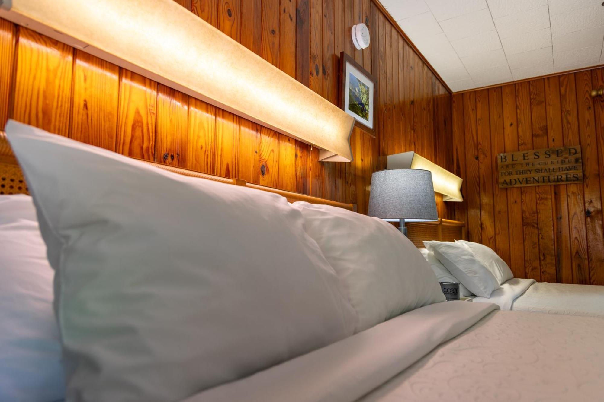 Mountainaire Inn And Log Cabins Блоуинг-Рок Экстерьер фото