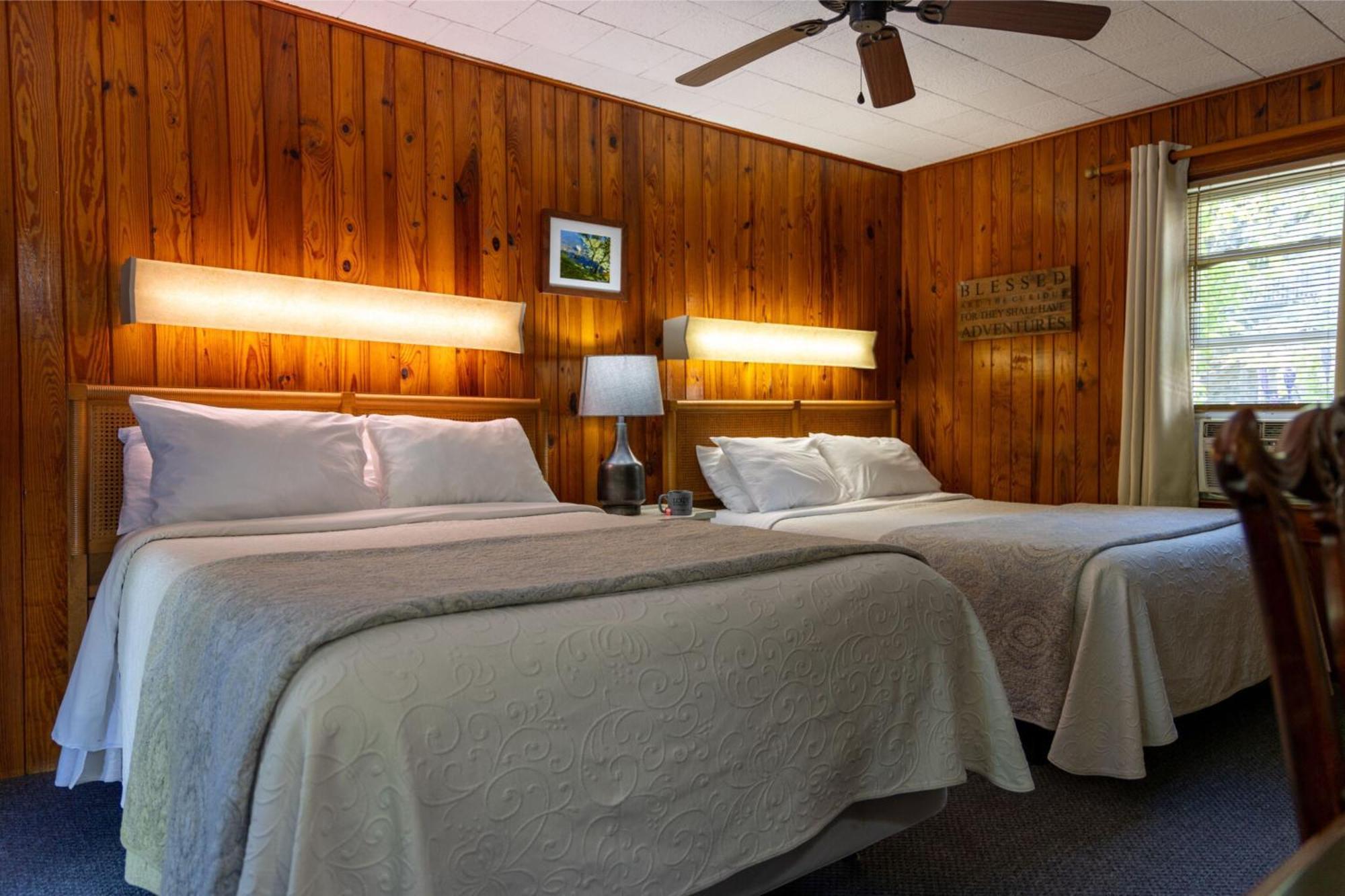 Mountainaire Inn And Log Cabins Блоуинг-Рок Экстерьер фото