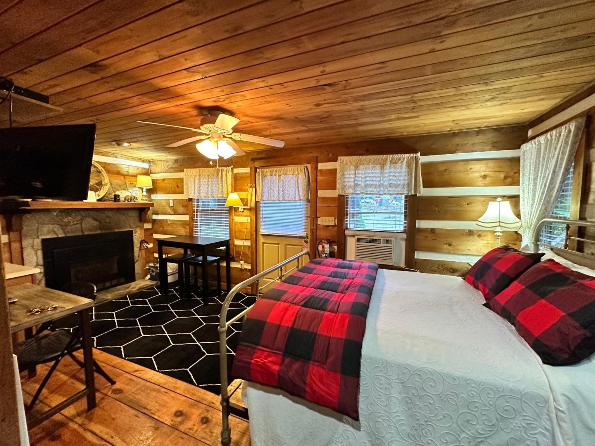 Mountainaire Inn And Log Cabins Блоуинг-Рок Экстерьер фото